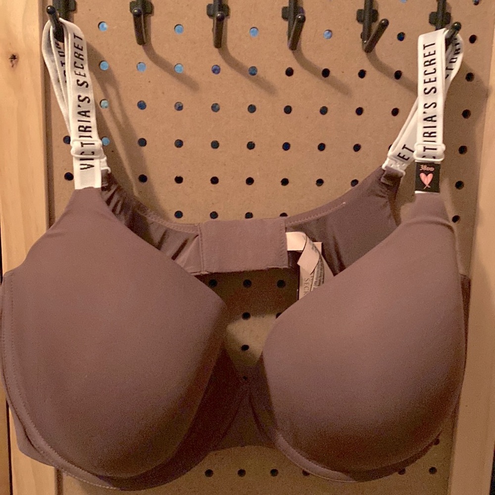 New with tags purple Victoria Secret Bra 38DD